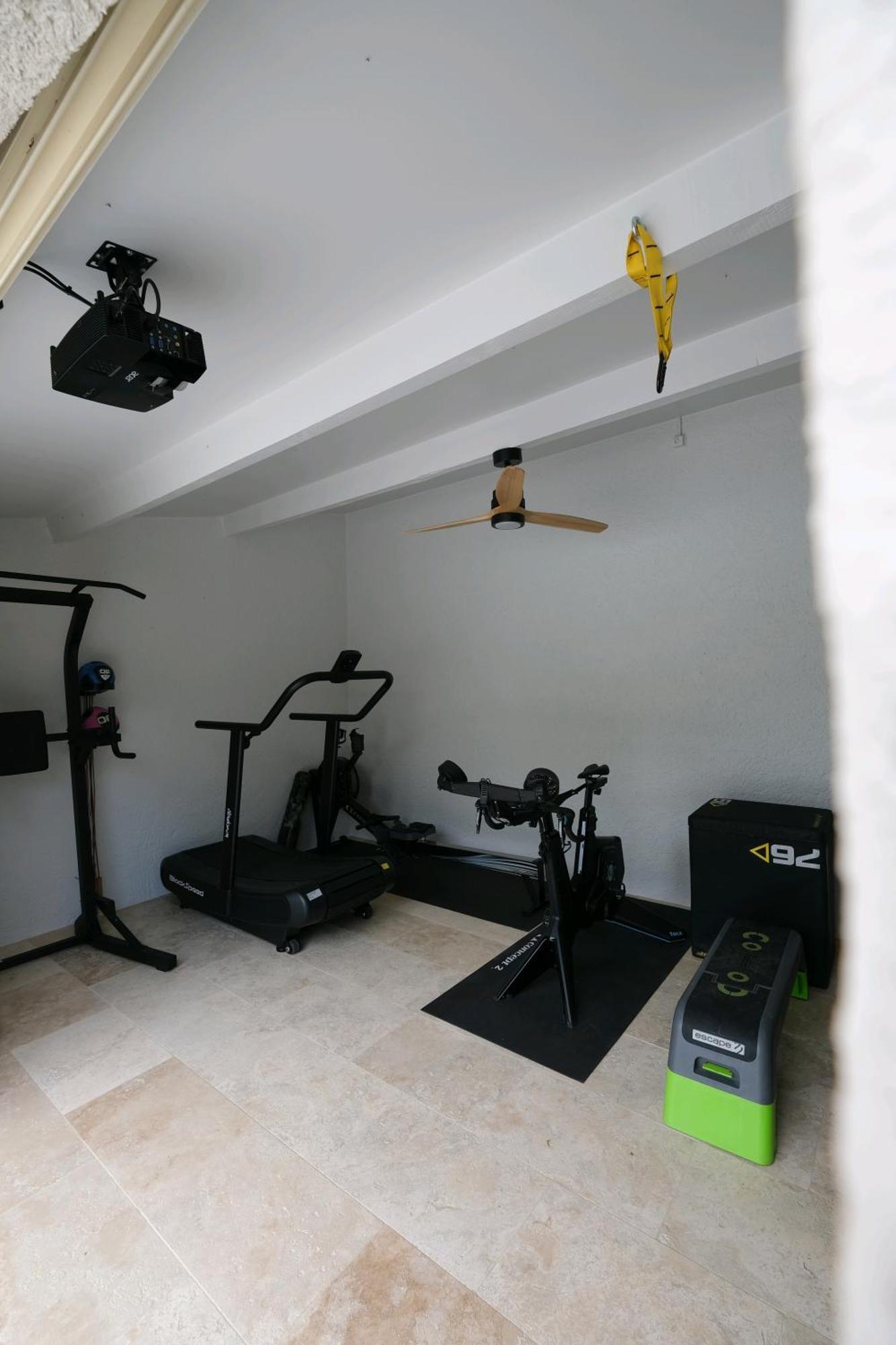 Rouleraventoux, Sportif Avec Piscine, Sauna, Salle De Sport, Jardin Mormoiron